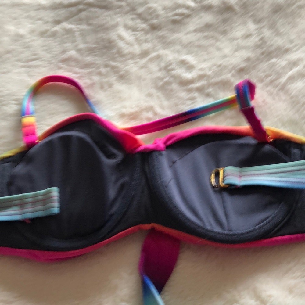 Bikini - Picture 3 of 4